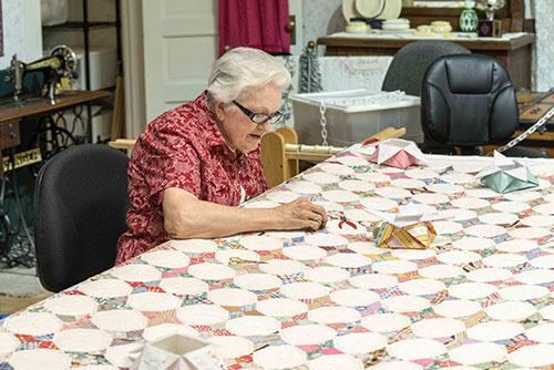 Live Quilting Bee